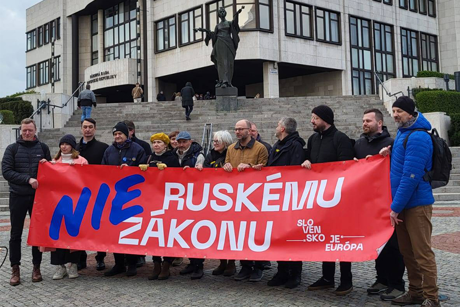 Osobnosti občianskeho sektora pred NR SR vysvetľovali škodlivosť „ruského zákona“